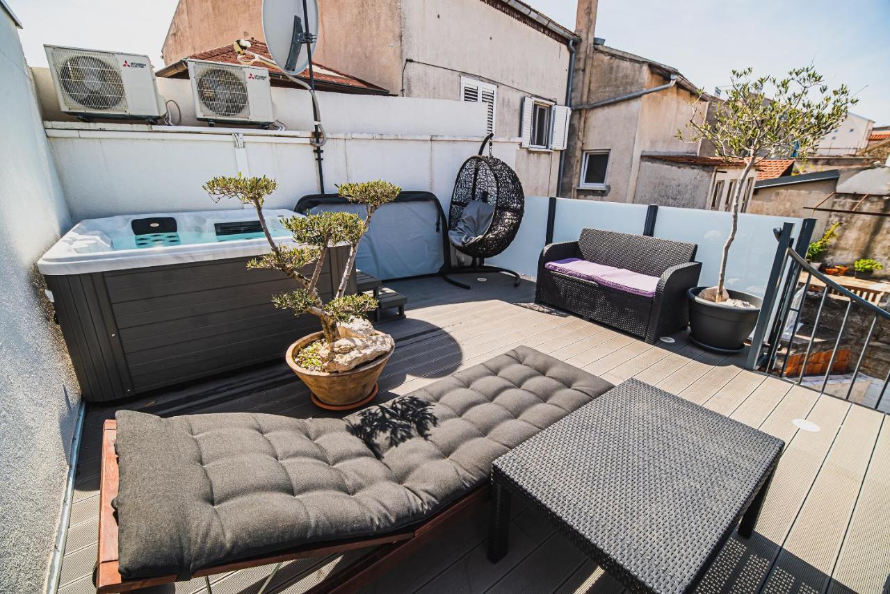 Downtown Luxury Apartments With Hot Tub Водице Экстерьер фото