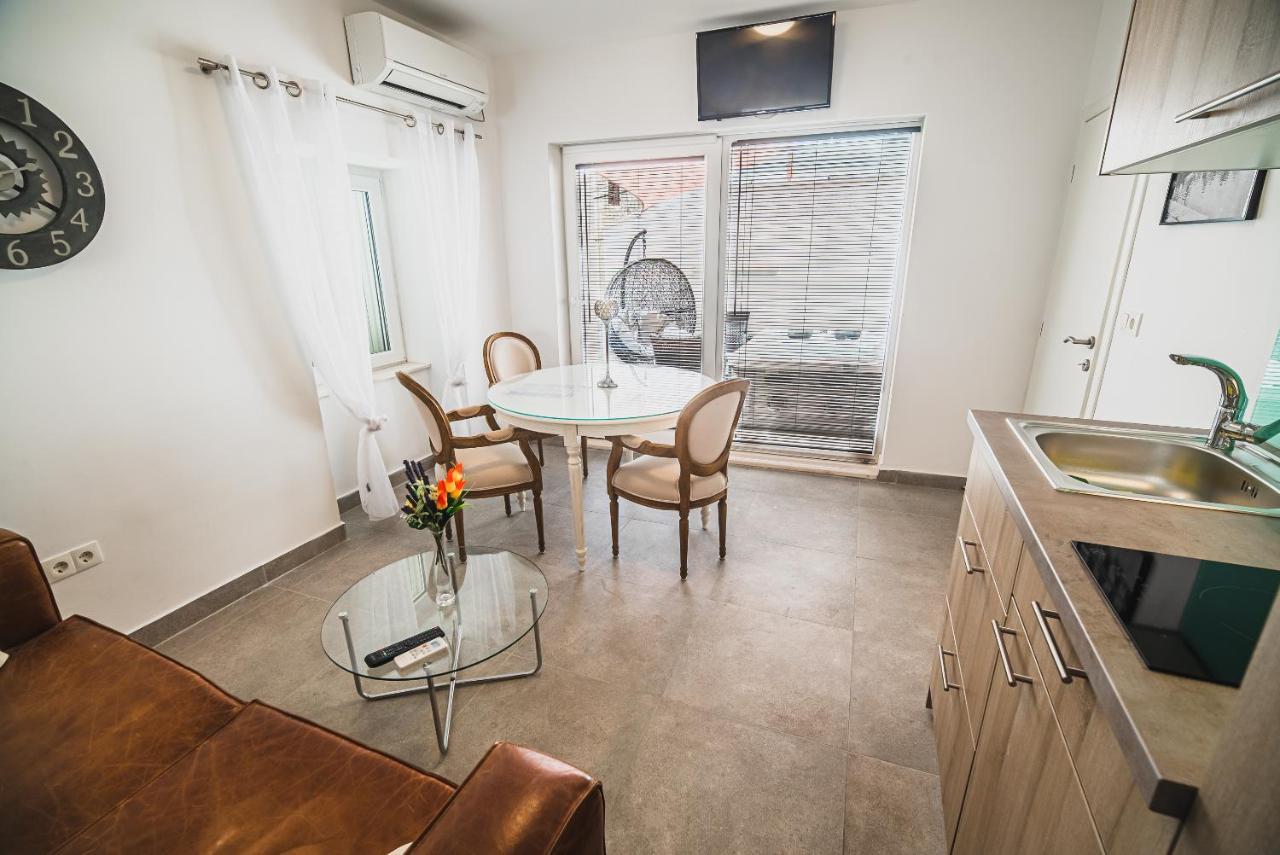 Downtown Luxury Apartments With Hot Tub Водице Экстерьер фото