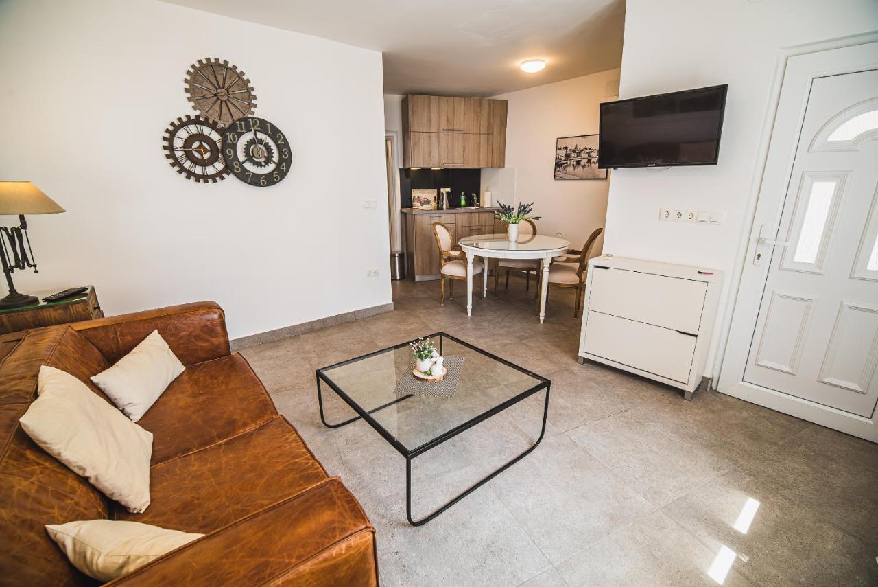 Downtown Luxury Apartments With Hot Tub Водице Экстерьер фото