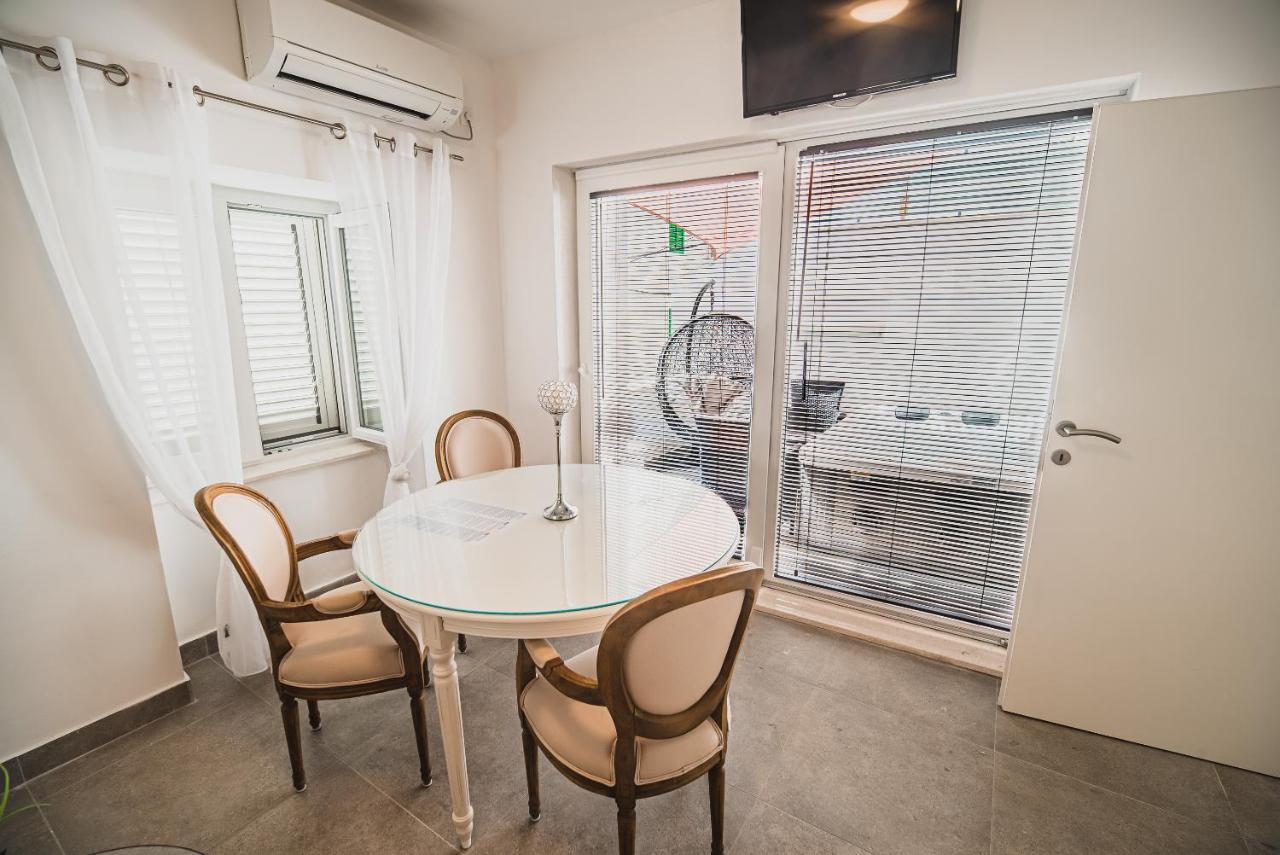 Downtown Luxury Apartments With Hot Tub Водице Экстерьер фото